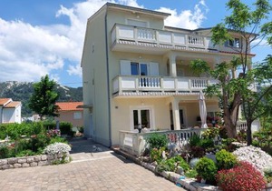 Apartments with parking space Mundanije, Rab - 4953 in Rab