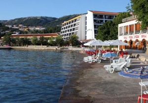 Apartments with parking space Mundanije, Rab - 12242 in Rab