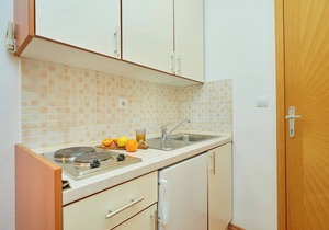Apartments Zelic Tucepi S2
