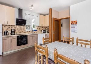 Awesome apartment in Brsec with WiFi