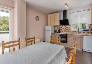 Awesome Apartment In Brsec With Wifi