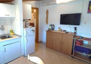 Charming Apartment in Šišan with Private Parking in Šišan