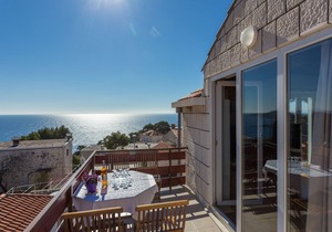 Charming home with a beautiful sea view in DUBROVNIK
