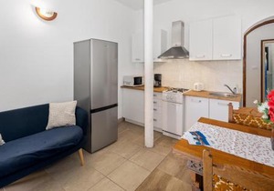 Cozy Apartment In Lovrecica With Wifi
