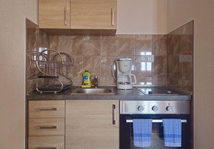 Cozy apartment in Podaca with swimming pool