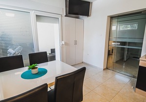 Downtown Park Apartment with Balcony 4