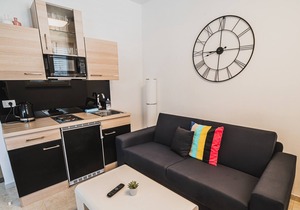 Downtown Park Apartment with Balcony 4