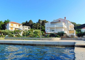Holiday apartment near the sea in Supetarska Draga