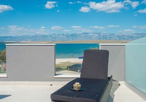 Holiday apartment for 4-6 people lake view right next to the beach
