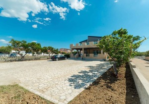 Holiday apartment for 4-6 people lake view right next to the beach