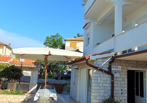 Holiday apartment near the sea in Supetarska Draga