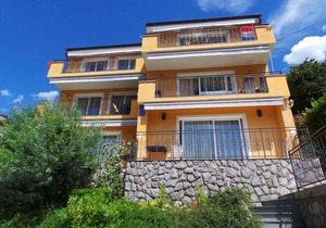 Holiday apartment with sea view