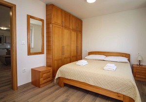 Holiday apartment with terrace and sea view