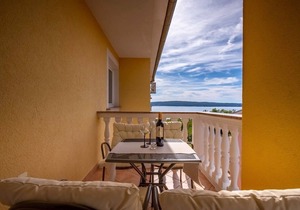 Holiday apartment With sea views and pool