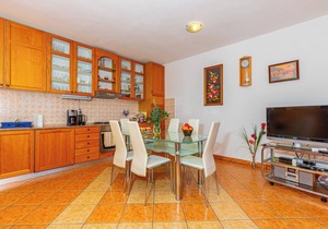 Holiday apartment with sea view and air conditioning