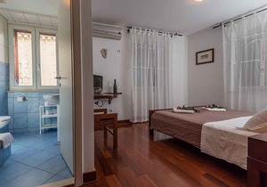 Holiday apartment with internet access in Trogir