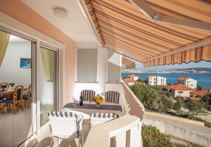 Lovely apt for 4, balcony, sea view, beach at 50m in Seget Donji