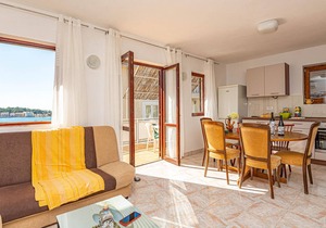 Nice apartment in Brodarica with house sea view