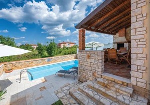 Nice Home In Lovrecica