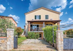 Nice Home In Lovrecica