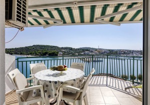 One bedroom apartment near beach Jezera, Murter (A-796-d)