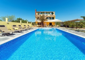 One bedroom apartment with a swimming pool Bibinje (Zadar) (A-6121-b)