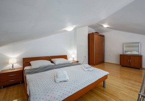 Spacious apartment near the sea