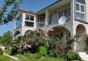 Spacious Villa in Neoric with Pool