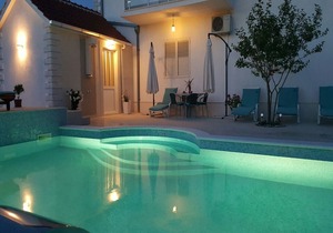Spacious Villa in Neoric with Pool