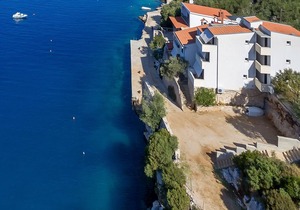 Studio flat near beach Cove Pokrivenik (Hvar) (AS-5231-d)