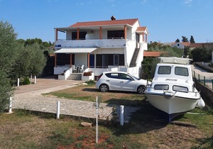 Studio flat with terrace Sušica, Ugljan (AS-8265-b) in Ugljan