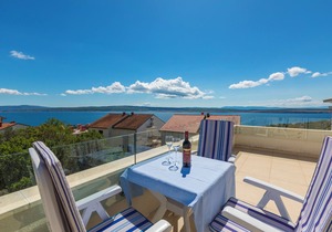 Studio with air conditioning and sea view