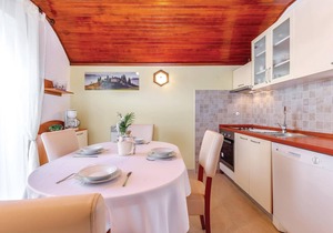 Stunning apartment in Dramalj with house sea view