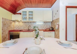 Stunning apartment in Dramalj with house sea view