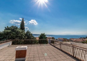 Stunning apartment in Selce with house sea view