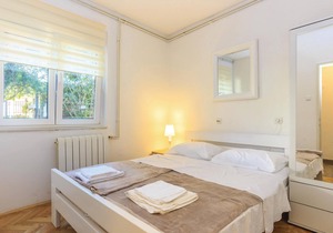 These functional apartments are located in Kostrena, not far from the town of Crikvenica.
