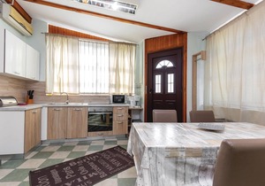 This attractive apartment is located in Kostrena, right by the sea and also not far from Crikvenica.