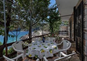 Three bedroom apartment near beach Cove Pokrivenik (Hvar) (A-5223-b)