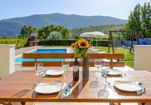Three-Bedroom Apartment In Donja Ostrvica