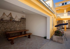 Three bedroom apartment with terrace Poljana, Ugljan (A-8523-c)