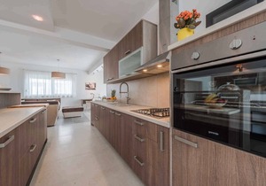 Villa with pool and air conditioning