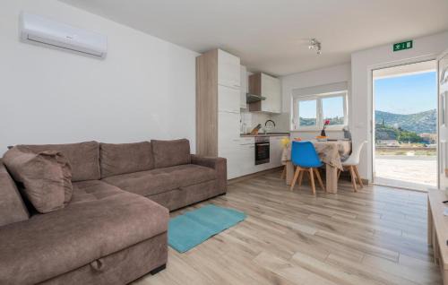 Ploce Apartment | 1 Bedroom Beautiful Apartment In Rogotin