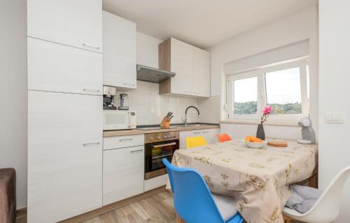 Ploce Apartment | 1 Bedroom Beautiful Apartment In Rogotin