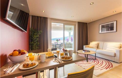Molunat Apartment | 1 Bedroom Lovely Apartment In Molunat