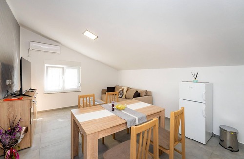 Gornji Karin Apartment | 1 bedroom nice apartment in Gornji Karin