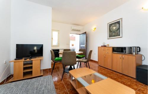 Gornji Karin Apartment | 1 Bedroom Nice Apartment In Gornji Karin