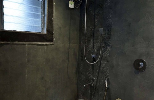 Mumbai Apartment | 1 BHK Suite (Gagal Home)