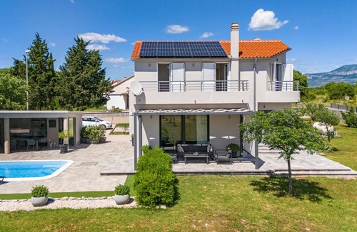 Drnis Villa | 127 m² Villa ∙ 3 bedrooms ∙ 6 guests
