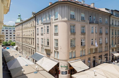 Zagreb Apartment | 150sqm Main Square Apt!-4 Units-Great for Groups!