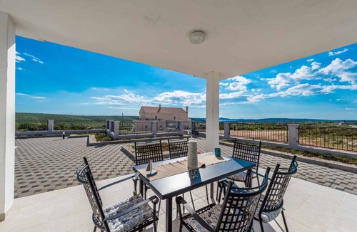 Debeljak Villa | 190 m² Villa ∙ 4 bedrooms ∙ 9 guests